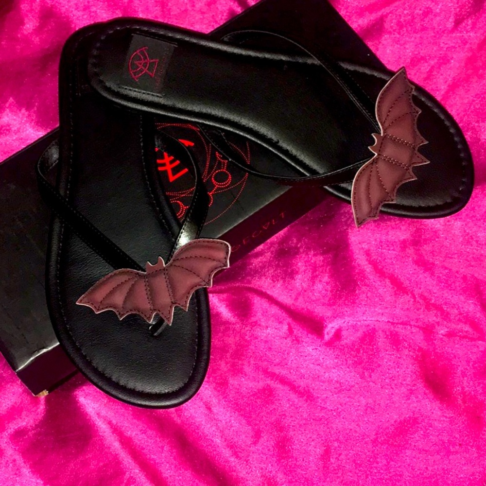 Batty Sandals ✨🌹🦇
